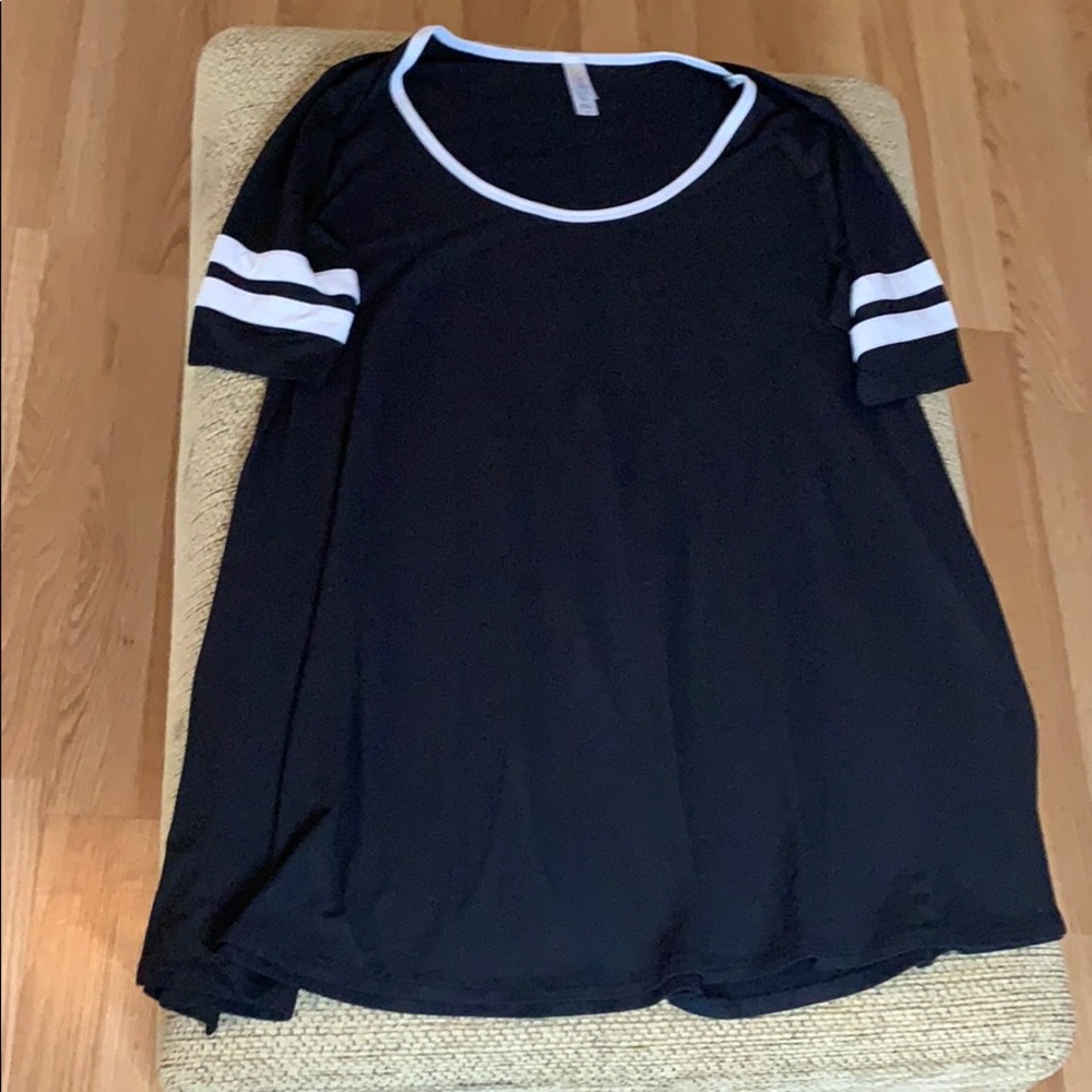 A black tee